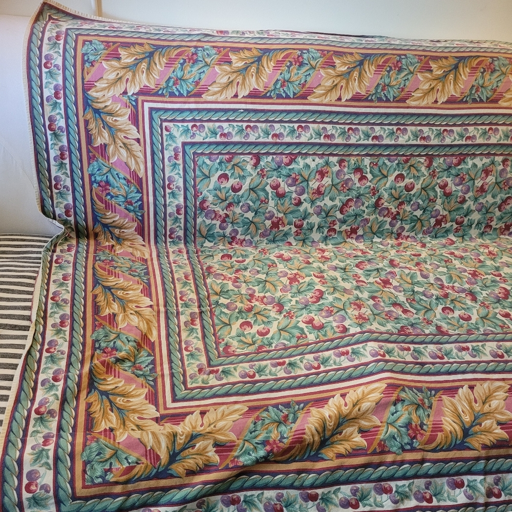 Vintage Floral Multicolor Tablecloth - Picture 2 of 9